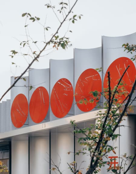 On Site, On Track: A Café in Motion